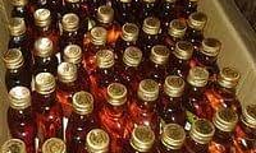 சட்டவிரோதமாக மது பாட்டில்கள் விற்பனை செய்தவர் கைது