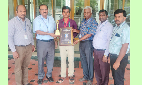 சிவகாசி மாணவருக்கு சமூக சேவகர் விருது