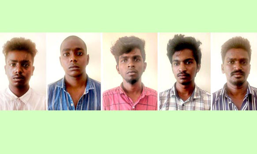 ஆயுதங்களுடன் 10 ரவுடிகள் கைது