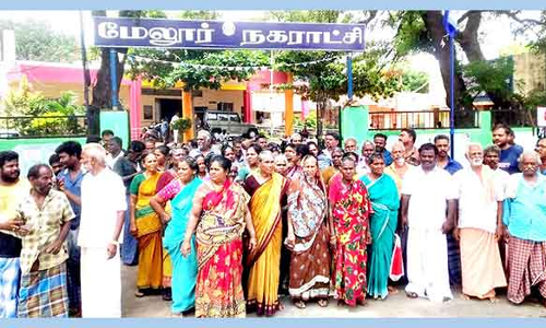 காய்கறி மார்க்கெட் வியாபாரிகள் திடீர் மறியல்-முற்றுகை