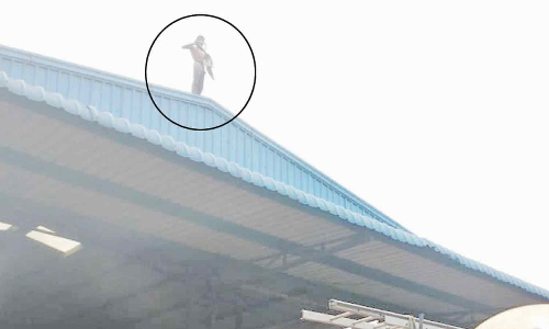 அம்பத்தூர் தொழிற்பேட்டையில் தொழிற்சாலை மேற்கூரையில் இருந்து குதித்து வடமாநில வாலிபர் தற்கொலை