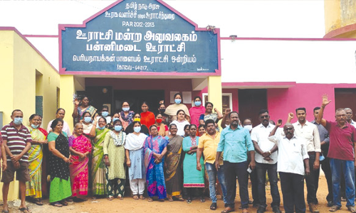 துடியலூர் அருகே தண்ணீர் வழங்க கோரி ஊராட்சி அலுவலகத்தை முற்றுகையிட்டு பெண்கள் போராட்டம்