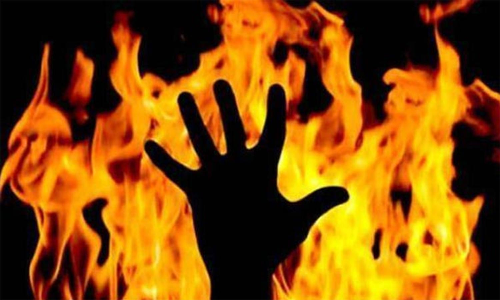 தீ விபத்தில் உடல் கருகி வாலிபர் பலி