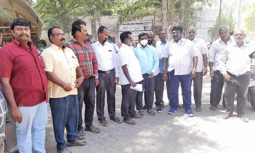 தனியார் பள்ளி மாணவர்கள், ஆசிரியர்களுக்கு உரிய பாதுகாப்பு வழங்க வேண்டும்-கலெக்டர் அலுவலகத்தில் சங்க நிர்வாகிகள் மனு