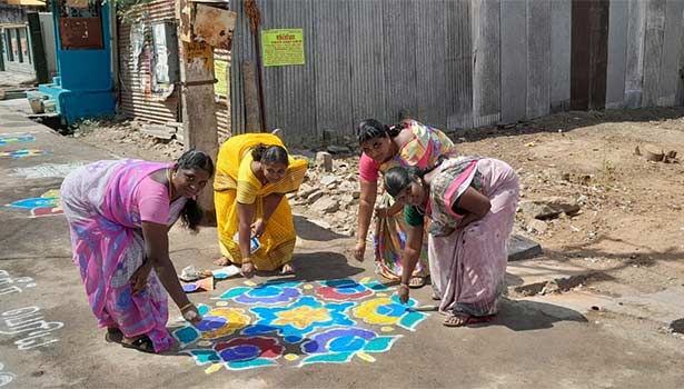 தூய்மை இந்தியா திட்டத்தில் குப்பை கொட்டும் இடத்தை கோலமிட்டு மாற்றி விழிப்புணர்வு