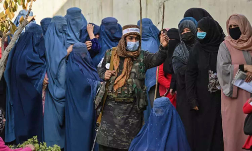 உங்களுக்கு பதிலாக ஆண் உறவினர்களை வேலைக்கு அனுப்புங்கள்: பெண் ஊழியர்களிடம் கூறிய தலிபான்கள்