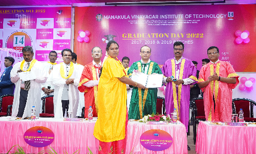 மணக்குள விநாயகர் கல்லூரியில் பட்ட மளிப்பு விழா