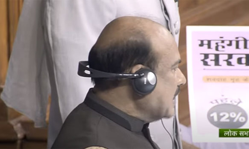 எதிர்க்கட்சி எம்.பி.க்கள் இன்றும் அமளி: பாராளுமன்றம் 2 மணி வரை ஒத்திவைப்பு