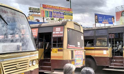 காட்சி பொருளான டவுன் பஸ்கள் இலவச பயணத்திற்கு காத்திருந்து ஏமாறும் பெண்கள்