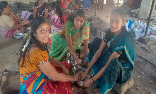 இன்று ஆடி முதல் செவ்வாய் அம்மன் கோவில்களில் பெண் பக்தர்கள் கூட்டம் அலைமோதியது