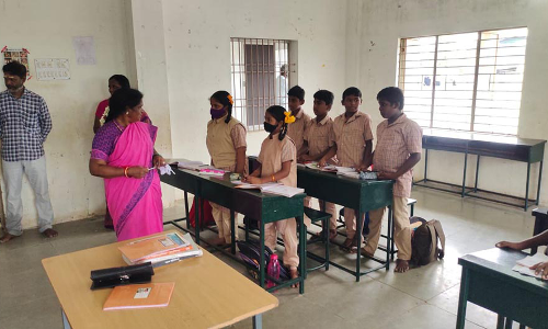 கடலூர் துறைமுகத்தில் நடுநிலை பள்ளியில் மேயர் ஆய்வு