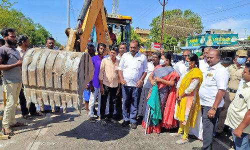 தூத்துக்குடியில் புதிய கால்வாய் அமைக்கும் பணி-அமைச்சர் கீதாஜீவன் தொடங்கி வைத்தார்