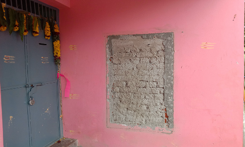 கீழப்பாவூர் பேரூராட்சியில் திறப்பு விழா நடந்த சிலமணி நேரத்திலேயே   கல்வெட்டுகள் அகற்றப்பட்டதால் பரபரப்பு