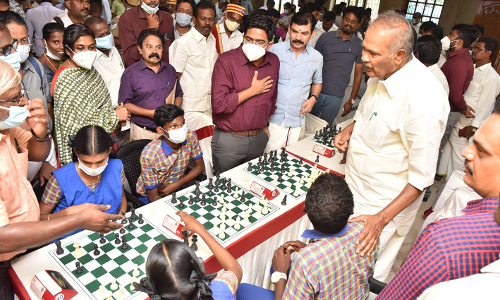 நெல்லை மாவட்ட கலெக்டர் அலுவலகத்தில் செஸ் ஒலிம்பியாட் விழிப்புணர்வு போட்டி- சபாநாயகர் அப்பாவு தொடங்கி வைத்து பார்வையிட்டார்