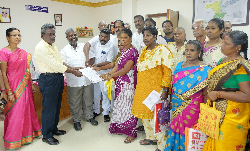 ராமாலை கிராமத்தில் வீடு கட்ட இயலவில்லை என கிராம மக்கள் புகார்