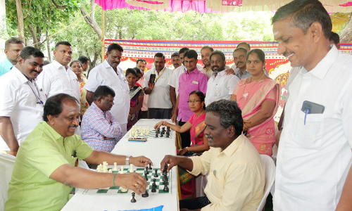 குடியாத்தம் நகராட்சியில் பள்ளி மாணவர்களுக்கான செஸ் போட்டி