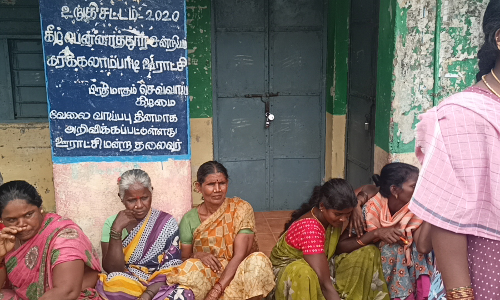 ஊராட்சி மன்ற அலுவலகத்திற்கு பொதுமக்கள் பூட்டு போட்டு போராட்டம்