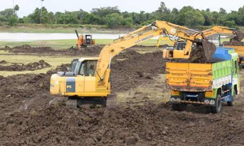 ஏரி, குளங்களில் வண்டல் மண் எடுத்து செல்ல லாரிகளை   அனுமதிக்க விவசாயிகள் கோரிக்கை