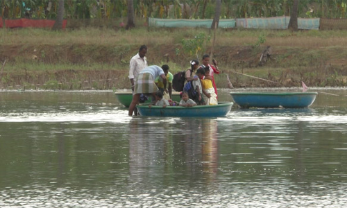 பவானி அணையின் நீர்மட்டம் உயர்வால் 4 கிராமங்களுக்கு செல்லும் பாலம் நீரில் மூழ்கியது
