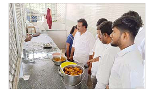 ஓசூர் பஸ்நிலையம் -அம்மா உணவகத்தில்  மேயர் சத்யா அதிரடி ஆய்வு