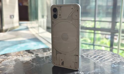 முதல் போனிலேயே இவ்வளவு பிரச்சனைகளா? - நத்திங் நிறுவனம் மீது குவியும் புகார்கள்