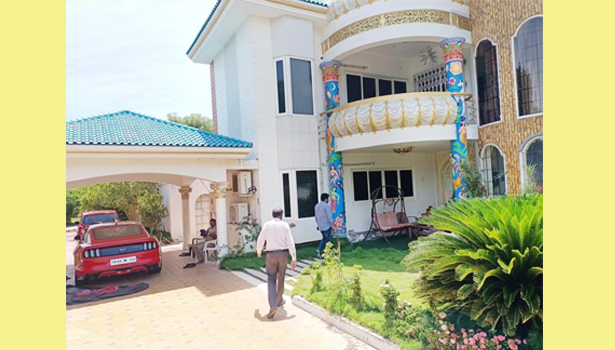 ரியல் எஸ்டேட் அதிபர்கள் வீட்டில் வருமான வரி சோதனை ரியல் எஸ்டேட் அதிபர்கள் வீட்டில் வருமான வரி சோதனை