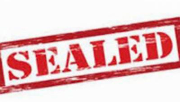 அம்பத்தூர் அருகே ரூ.9¾ லட்சம் சொத்துவரி கட்டாத தனியார் பள்ளிக்கு சீல்