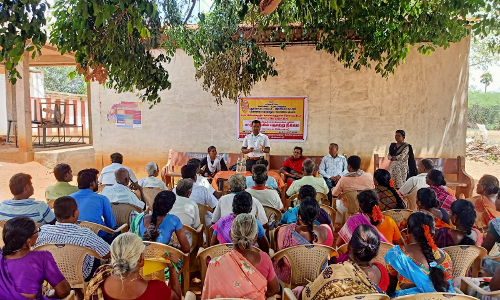 பட்டுப்புழு வளர்ப்பில் தொற்று நீக்கம் குறித்து விவசாயிகளுக்கு பயிற்சி