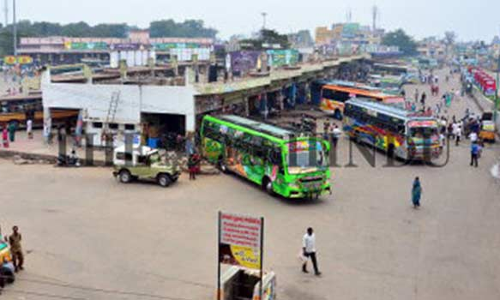 திண்டுக்கல் அருகே  பள்ளி நேரத்தில் அரசு பஸ் நிறுத்தப்பட்டதால் மாணவர்கள் தவிப்பு