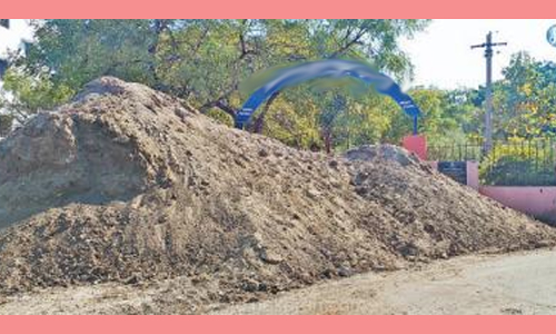 போக்குவரத்துக்கு இடையூறு ஏற்படுத்தும் மணல் குவியல்களை அகற்ற வேண்டும்