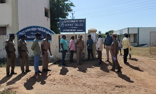 கல்லூரி மாணவர்கள் உள்ளிருப்பு போட்டத்தில் ஈடுபட முயற்சி