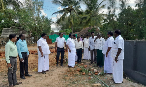 ஜெயங்கொண்டம் அரசு பள்ளியில் ரூ.24 லட்சம் மதிப்பில் சுற்று சுவர் அமைக்கும் பணி