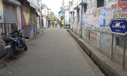 சார்பதிவாளர் அலுவலகத்திற்கு சொந்த கட்டிடம் கோரி முக்கூடலில் வியாபாரிகள் கடையடைப்பு போராட்டம்