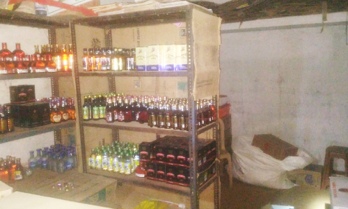 டாஸ்மாக் கடையில் மது பாட்டில்கள் திருட்டு