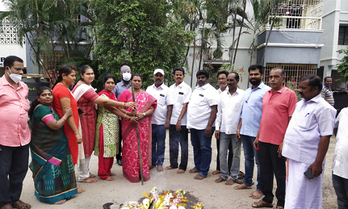 17- வது டிவிசனில் ரூ.15 லட்சம் செலவில் தார் சாலை அமைக்க பூமிபூஜை