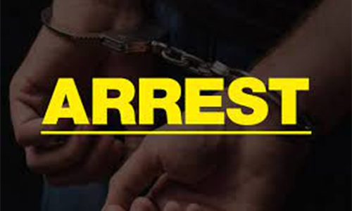 மது பாட்டில்கள் விற்பனைக்கு வைத்திருந்த வாலிபர் கைது