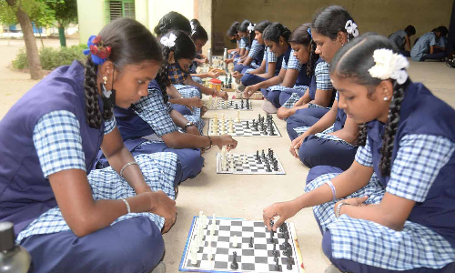 பள்ளி மாணவ-மாணவிகளுக்கு செஸ் விளையாட்டு போட்டி