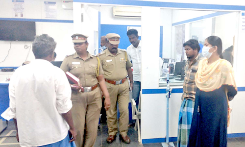 வங்கி வாசலில் விவசாயியிடம் நூதன முறையில் ரூ.5 லட்சம் கொள்ளை