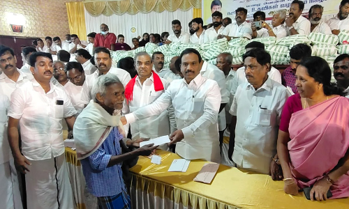 கூடலூர் பகுதியில்   மழையால் பாதித்தோருக்கு நிவாரண உதவிகள்