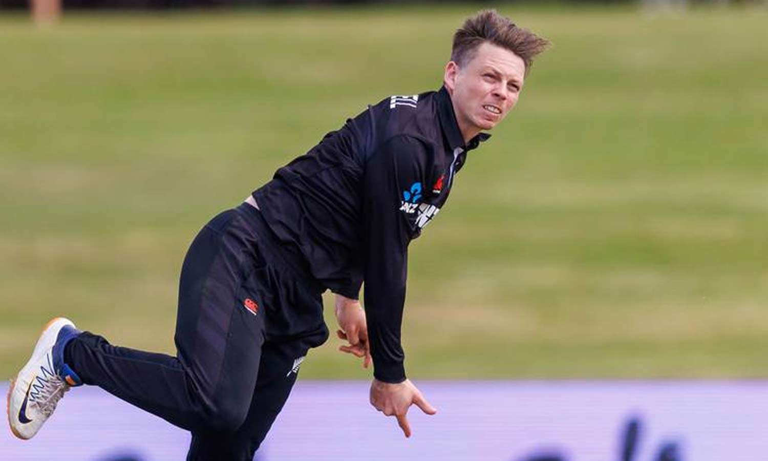 ஹாட்ரிக் விக்கெட் எடுத்து மைக்கெல் பிரேஸ்வெல் சாதனை- வைரலாகும் வீடியோ