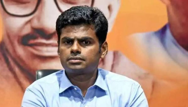 பரபரப்பான சூழ்நிலையில் கவர்னருடன் தமிழக பா.ஜ.க. தலைவர் அண்ணாமலை சந்திப்பு பரபரப்பான சூழ்நிலையில் கவர்னருடன் தமிழக பா.ஜ.க. தலைவர் அண்ணாமலை சந்திப்பு