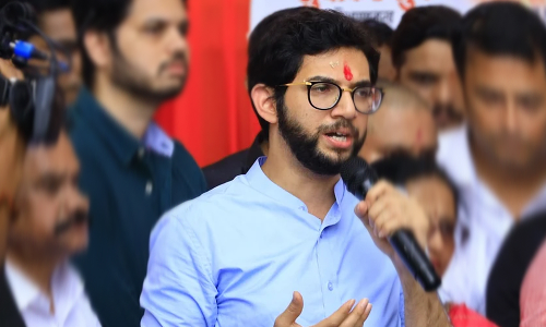 துரோகிகள் எங்களை விட்டு சென்றுவிட்டனர்: ஆதித்ய தாக்கரே