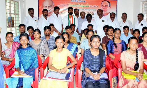 மாணவ, மாணவிகளுக்கு இலவசமாக என்ஜினீயரிங் கல்லூரி சேர்க்கைக்கான சான்றிதழ்-ஊர்வசிஅமிர்தராஜ் எம்.எல்.ஏ. வழங்கினார்