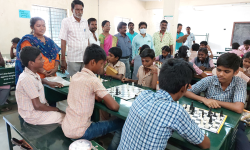 விருத்தாசலத்தில் செஸ்போட்டியில் சாதனை படைத்தவர்களுக்கு பதக்கம்