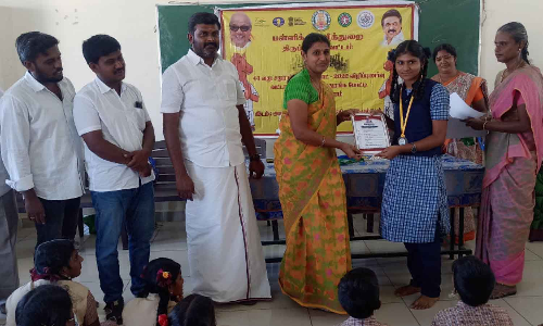 பல்லடம் அரசு கல்லூரியில் சதுரங்க போட்டியில் வெற்றி பெற்ற மாணவர்களுக்கு  பரிசு