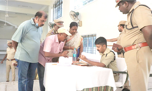 பொதுமக்களிடம் குறைகளை கேட்டறிந்த போலீஸ் சூப்பிரண்டு