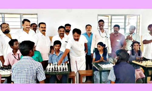 அரசு பள்ளியில் சதுரங்க போட்டி