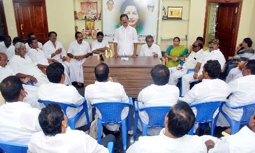 கிருஷ்ணகிரியில்  அ.தி.மு.க நிர்வாகிகள் ஆலோசனை கூட்டம்