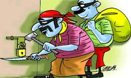 வீட்டின் பூட்டை உடைத்து கொள்ளை