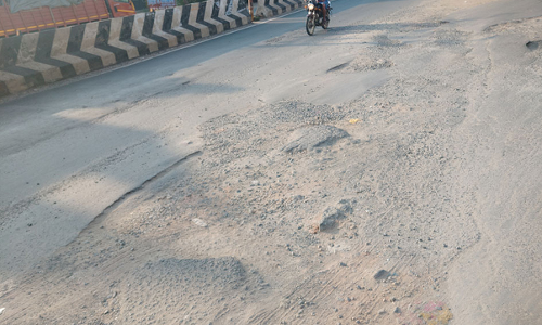 கடலூரில் மோசமான சாலைகளால் வாகன ஓட்டிகள் அவதி